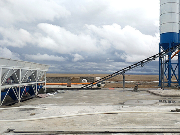 如（rú）何選擇適合自己的混凝土攪拌設備